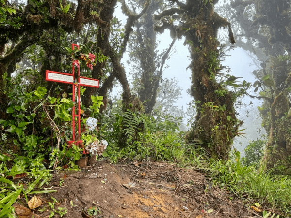 Verschollen in Panama. Die wahre Tragödie vom Pianista Trail 27 Memorial auf dem Mirador