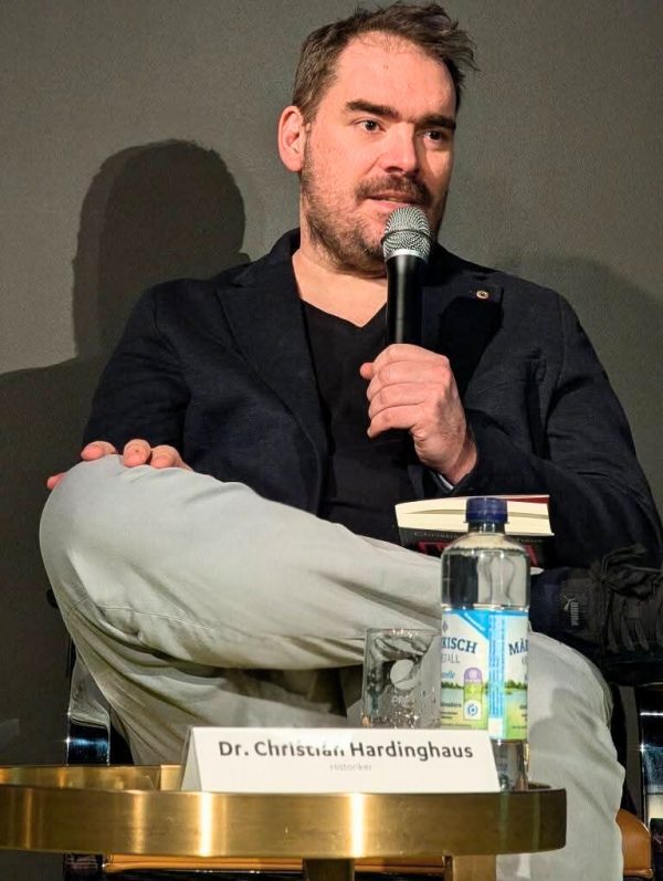 Christian Hardinghaus at a reading in the German Spy Museum, Berlin