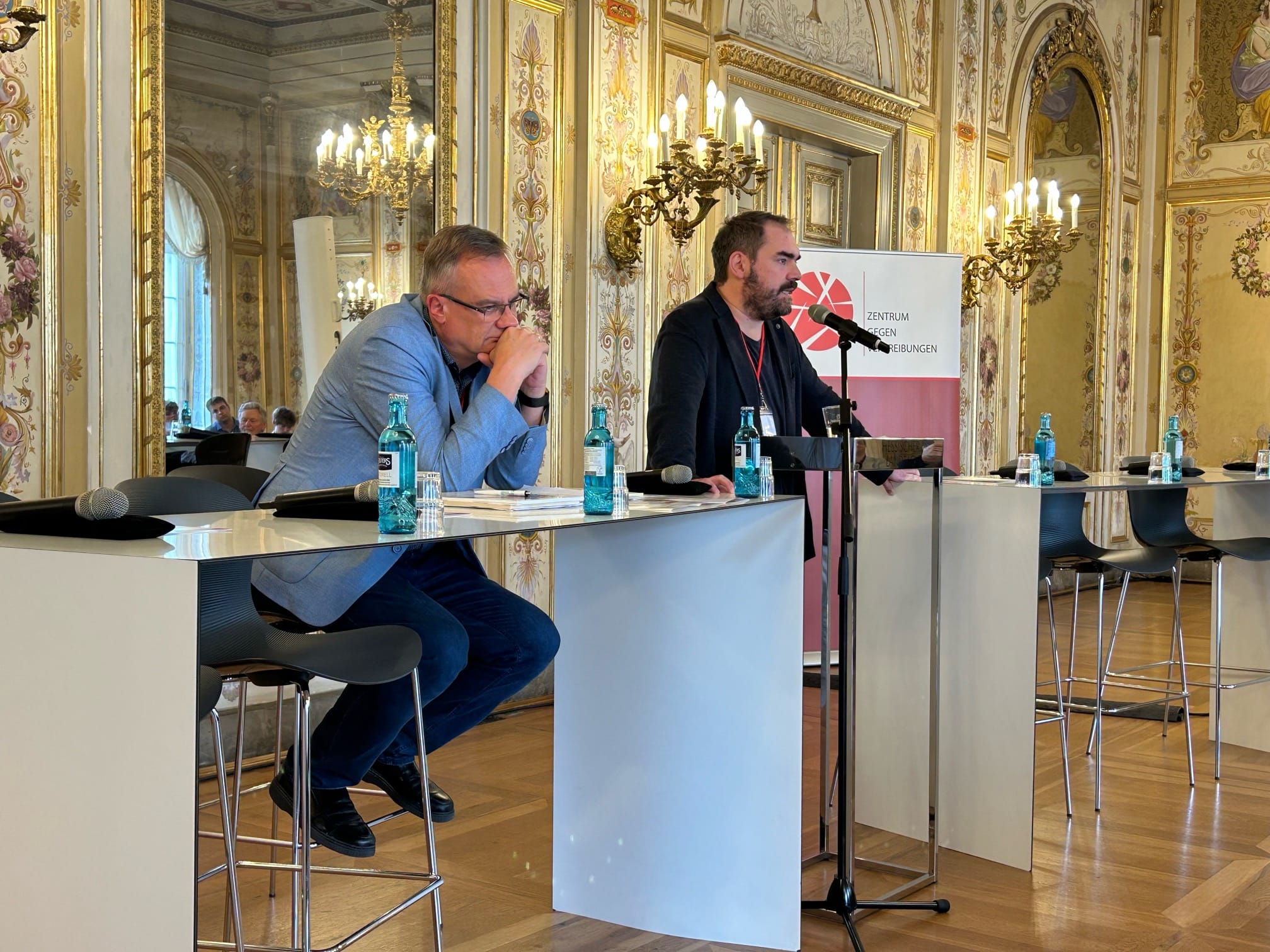 Christian Hardinghaus bei seinem Vortrag Das geschriebene Wort als Erinnerungsort im Hessischen Landtag